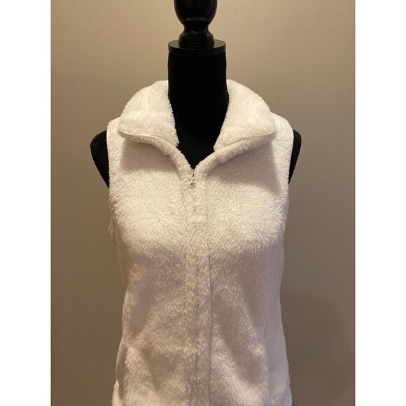 Croft and Barrow Fuzzy Vest Creamy White Furry Size Medium with Pockets Warm - Picture 3 of 11